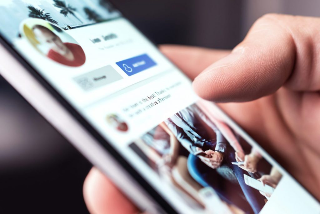 Người đọc content trên facebook